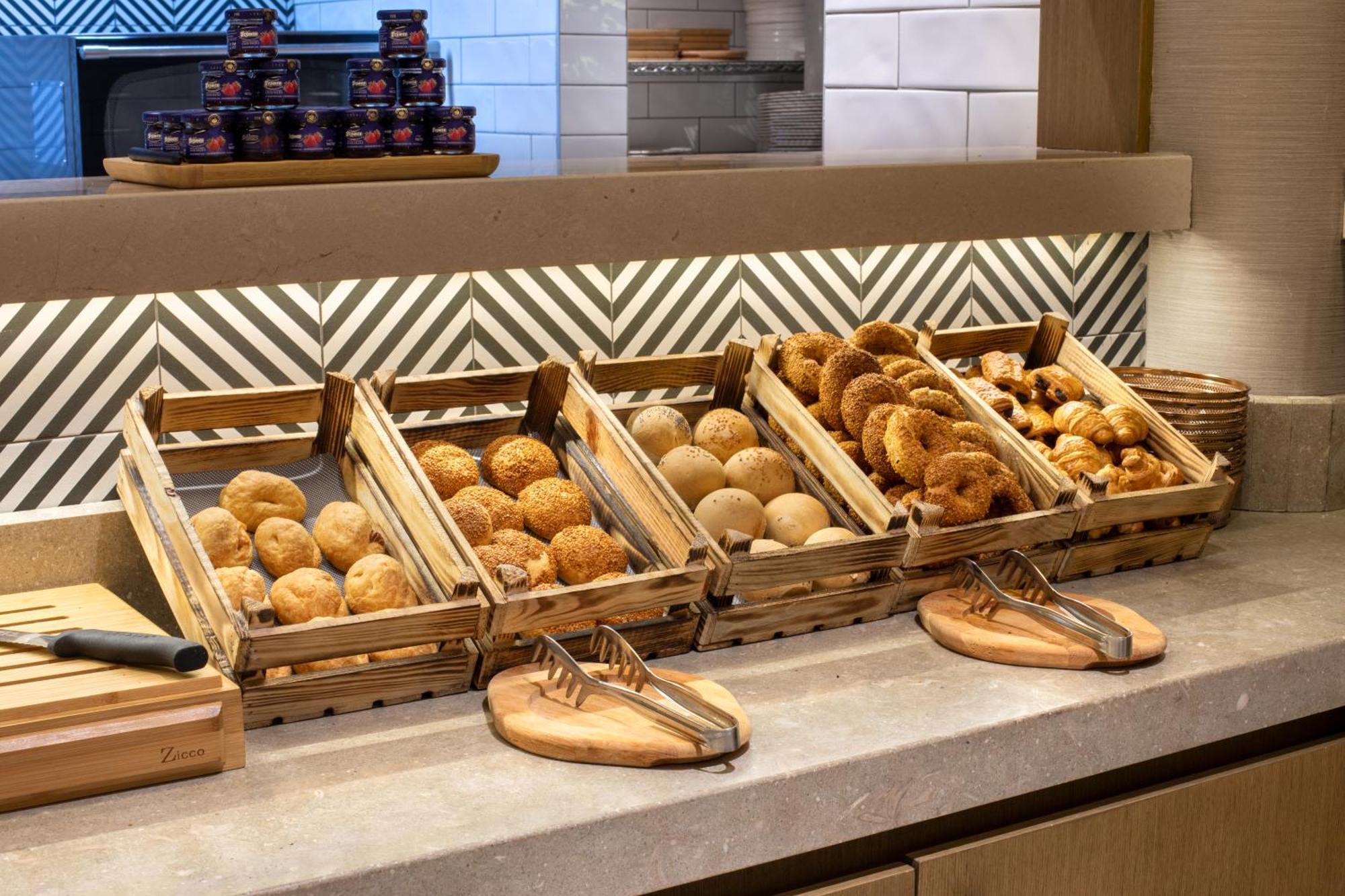 Bentley Hotel Old City-Special Class Istanbul Exterior foto Buns at a buffet