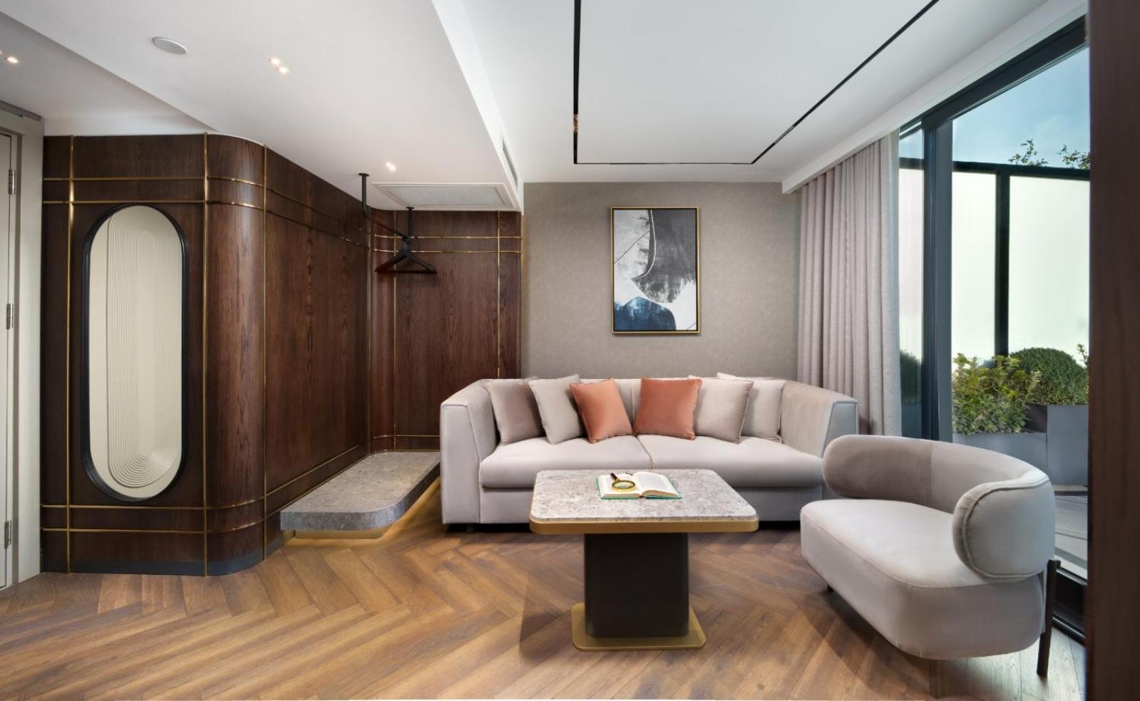 Bentley Hotel Old City-Special Class Istanbul Exterior foto The living room of a three-bedroom apartment at The Park